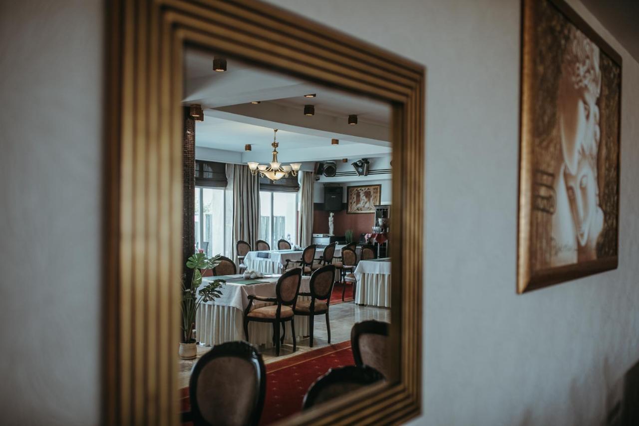 דארלובקו Hotel Apollo מראה חיצוני תמונה